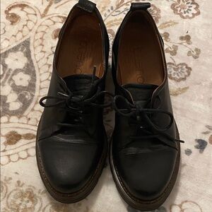 Bueno Black Leather Women's Flats